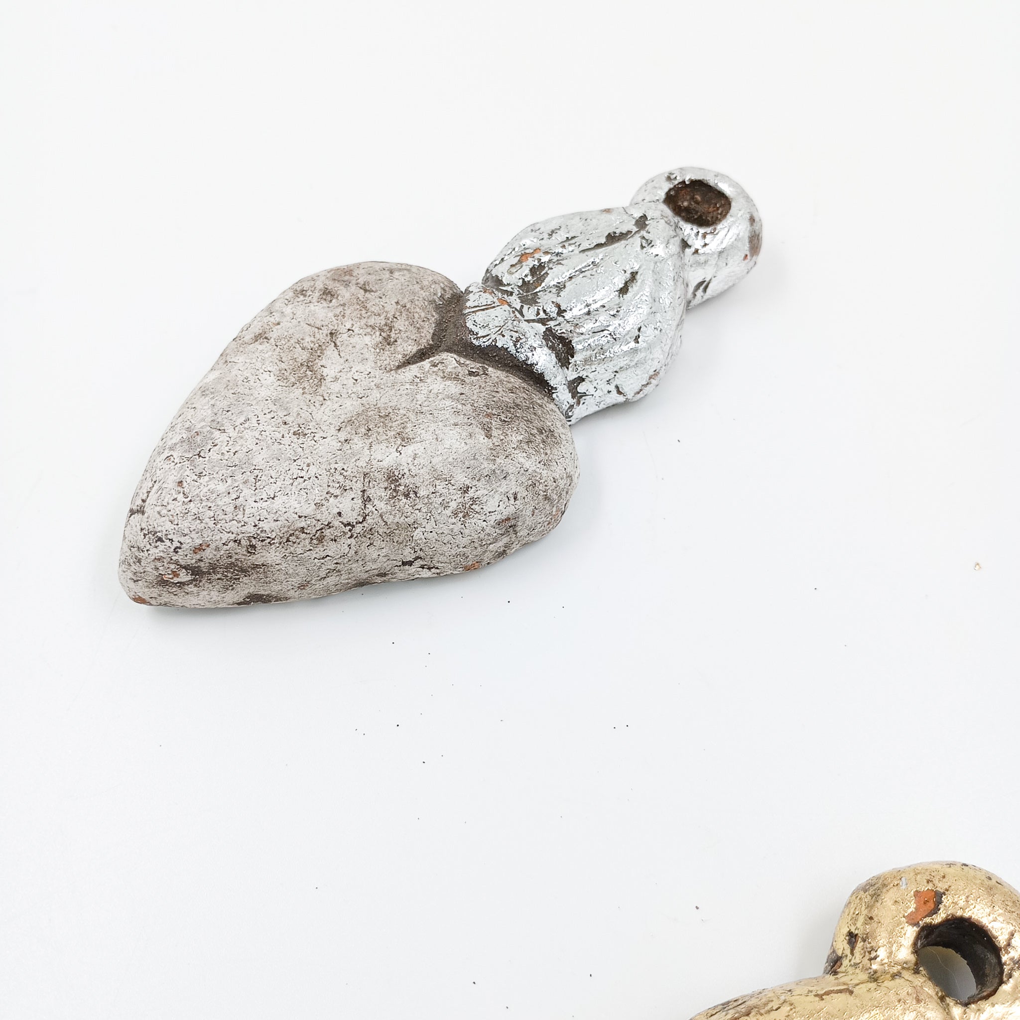Corazón Milagrito con corona - acabado dorado y gris con plata