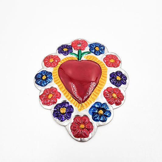 Corazones de hojalata repujada