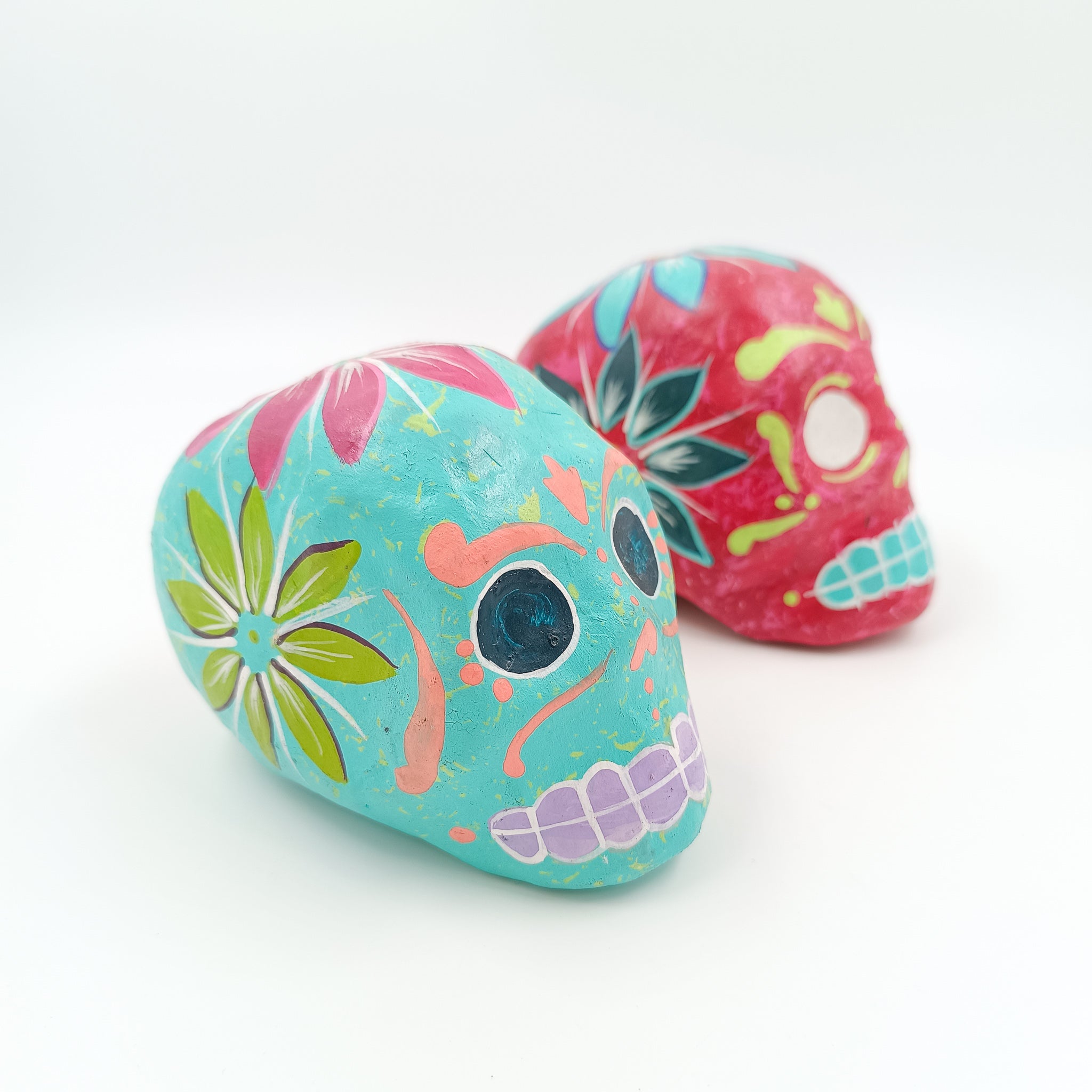 Cráneos de calaverita hechos de cartón