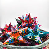 Estrella de hojalata decorada