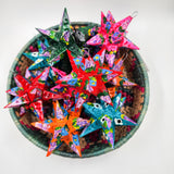 Estrella de hojalata decorada