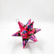 Estrella de hojalata decorada