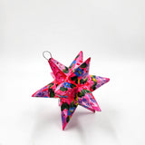 Estrella de hojalata decorada