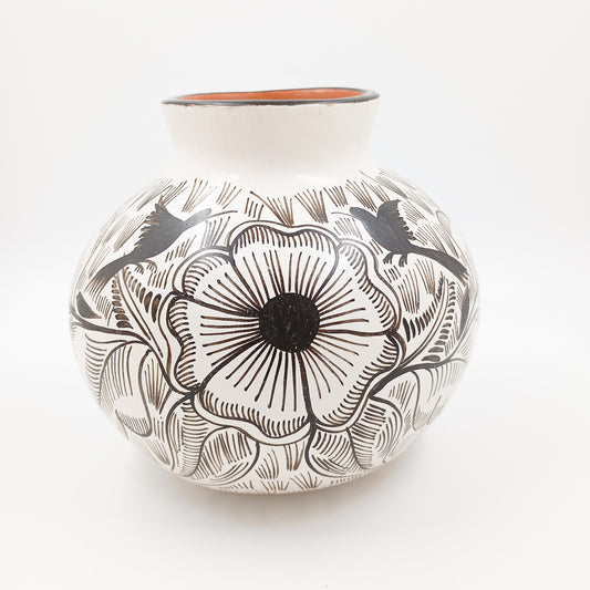 Florero de barro bruñido de Michoacán