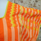 Huipil artesanal de Oaxaca - naranja y amarillo neón con estrellas