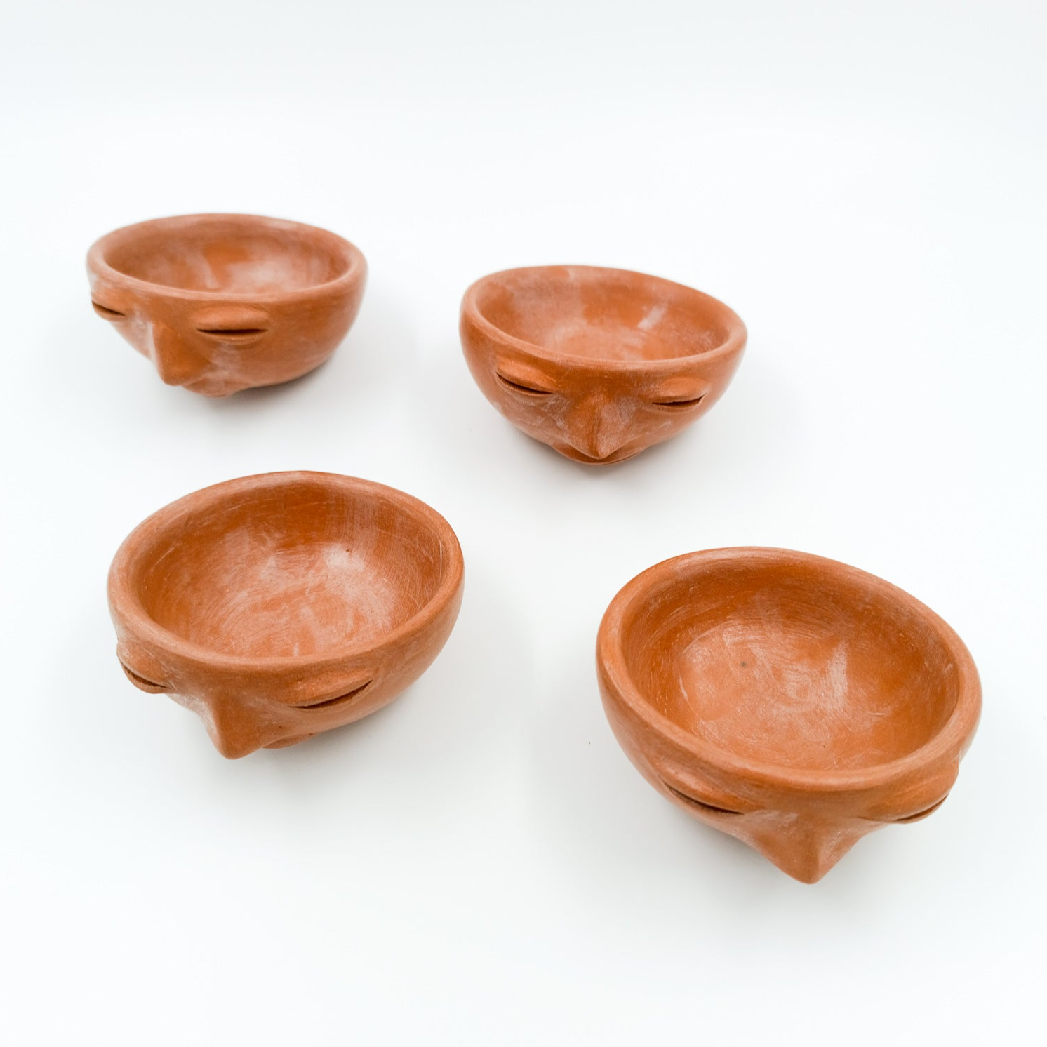 Little-faced mezcaleros in the shape of a cazuelita