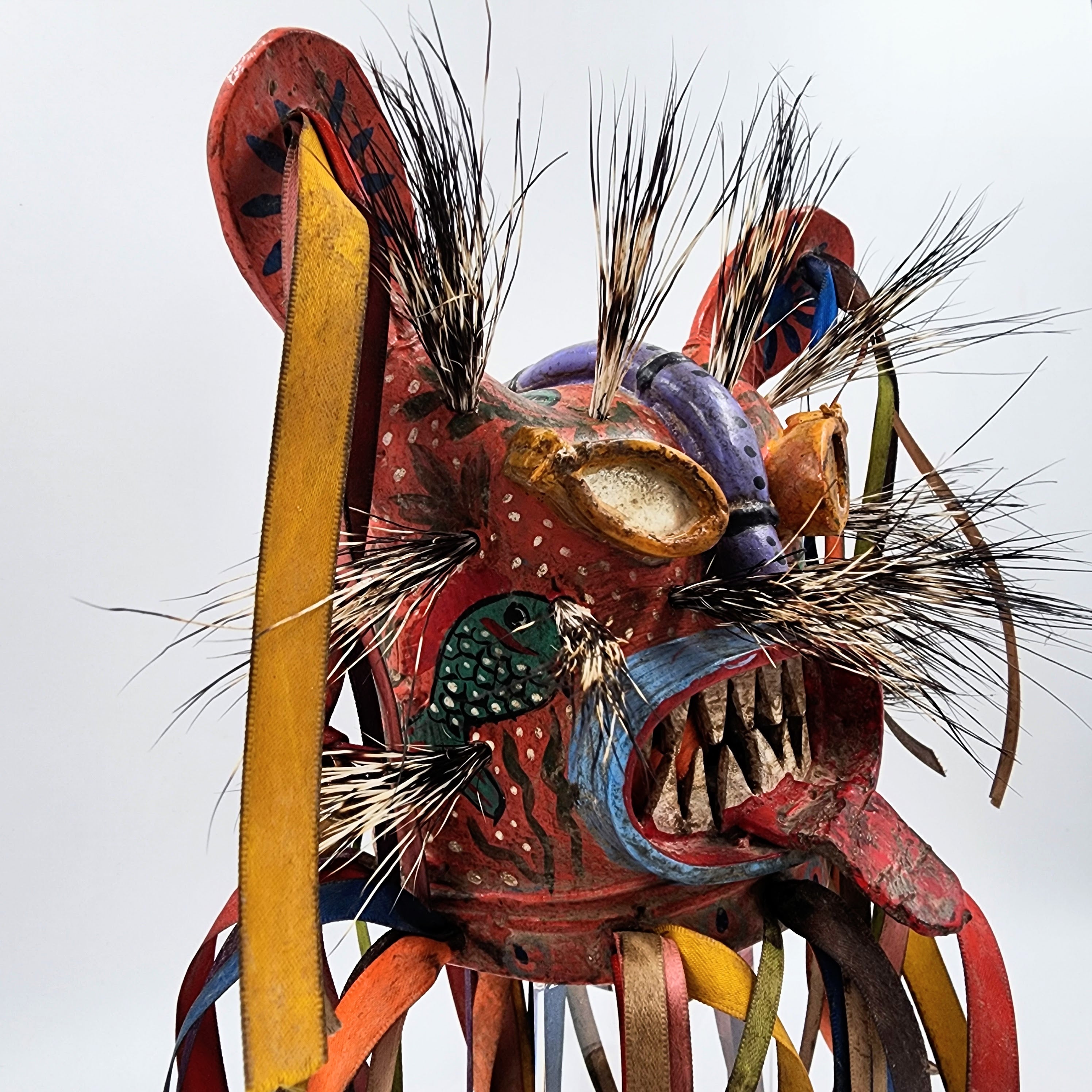 Máscara de Tecuán de cuero y pelo de jabalí