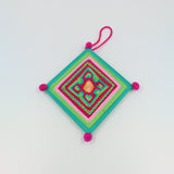 Ojos de Dios artesanales - protección y tradición Huichol