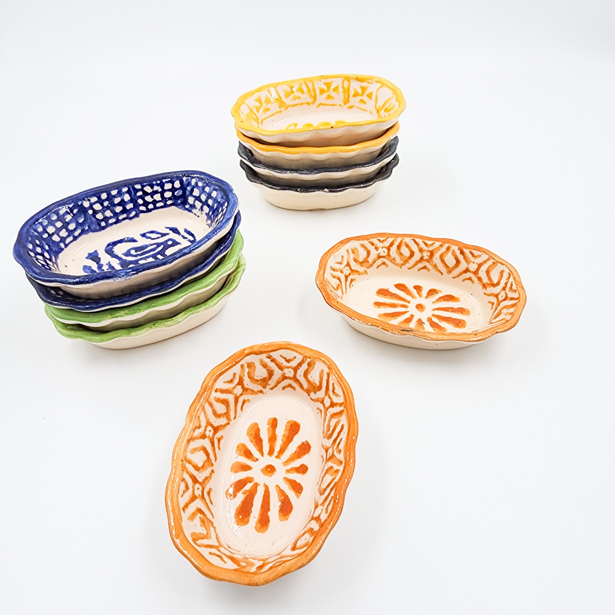 Set de 2 platitos de barro pintados a mano