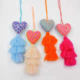 Pompones corazón bordados a mano