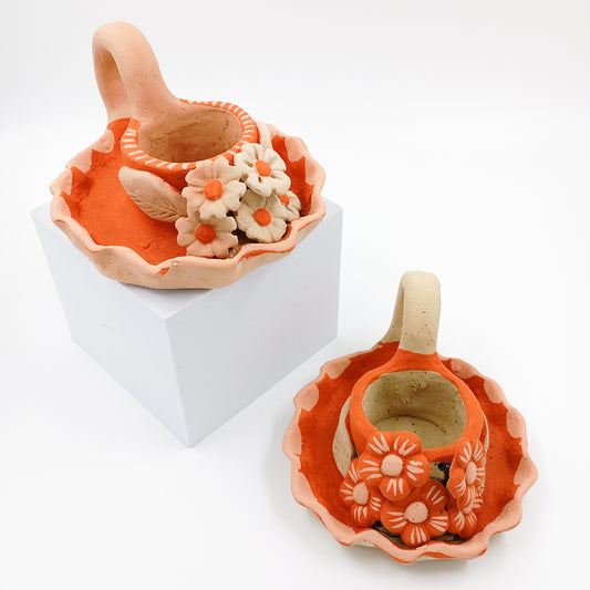 Portavelas de barro con flores