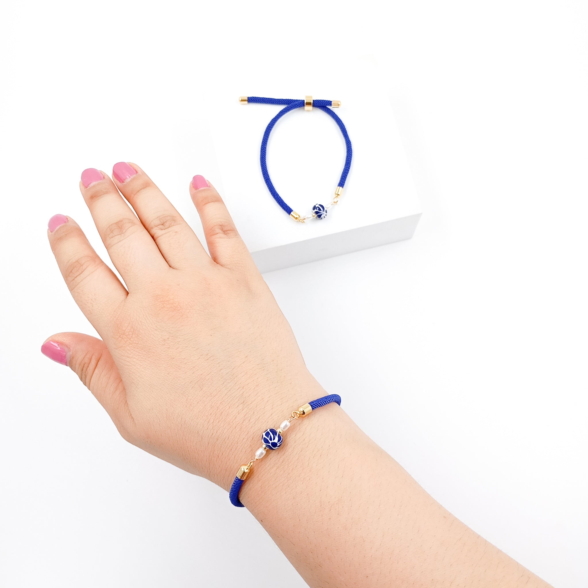 Pulsera de talavera con cordón de nylon ajustable