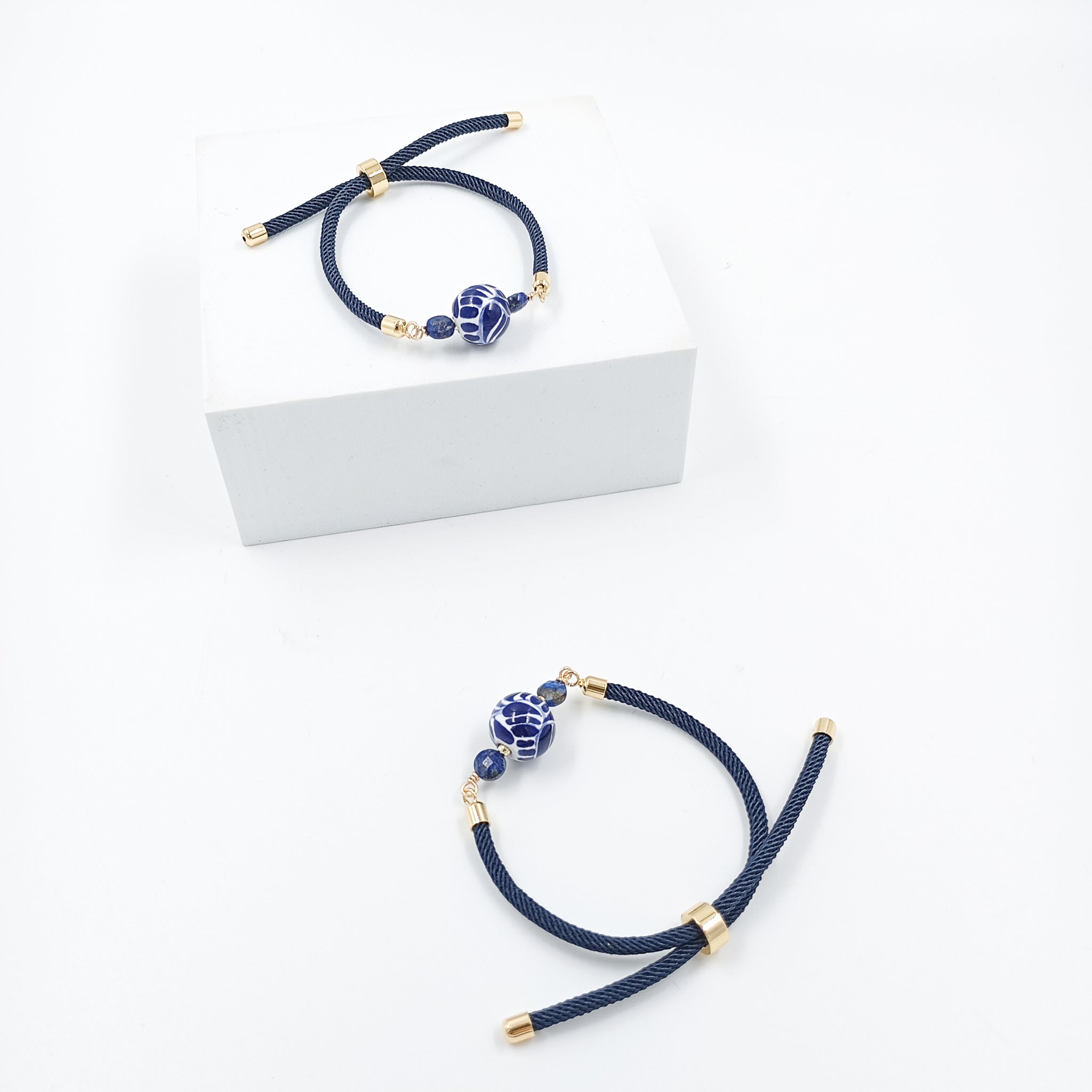 Pulsera de talavera con cordón de nylon ajustable