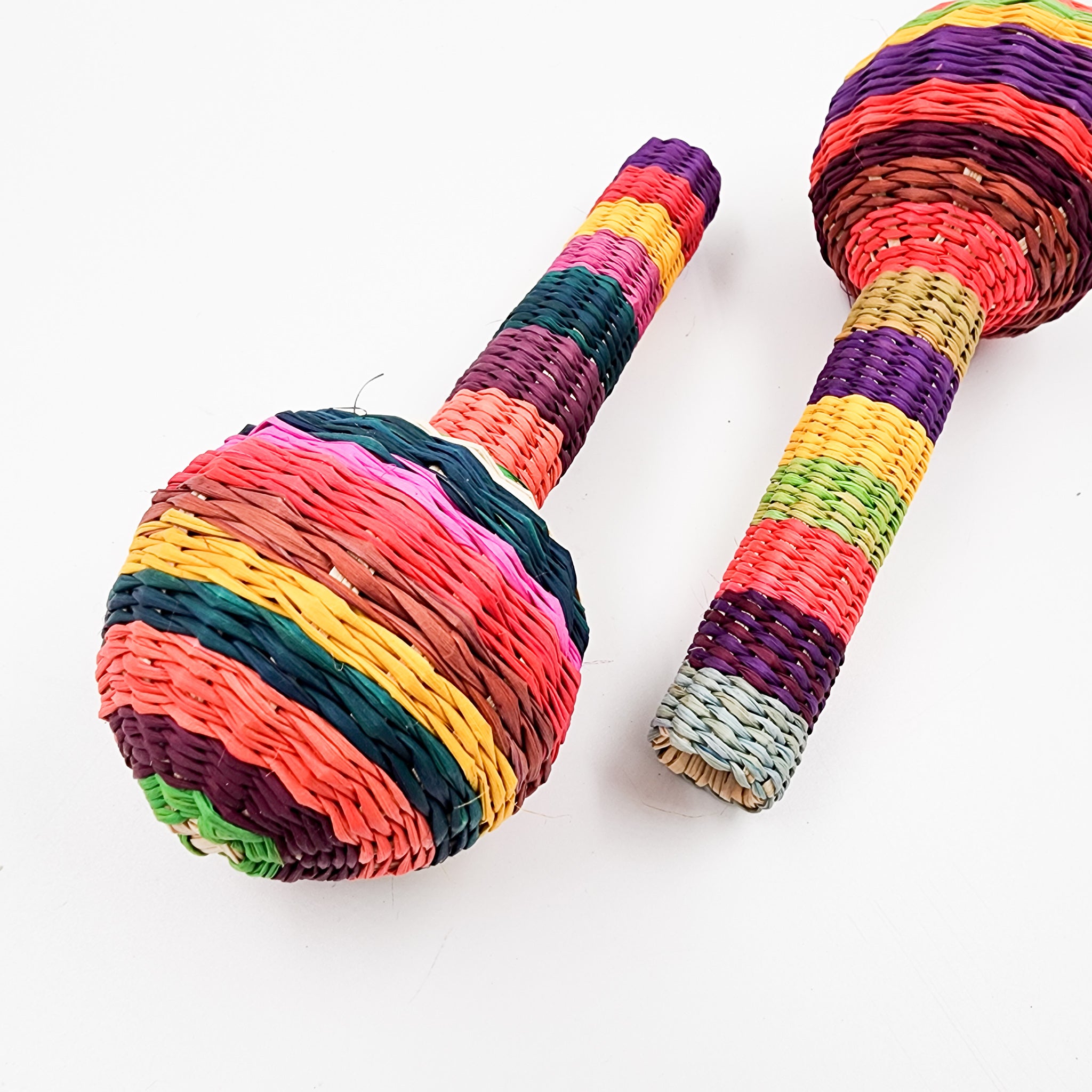 Sonaja artesanal de jipijapa de colores