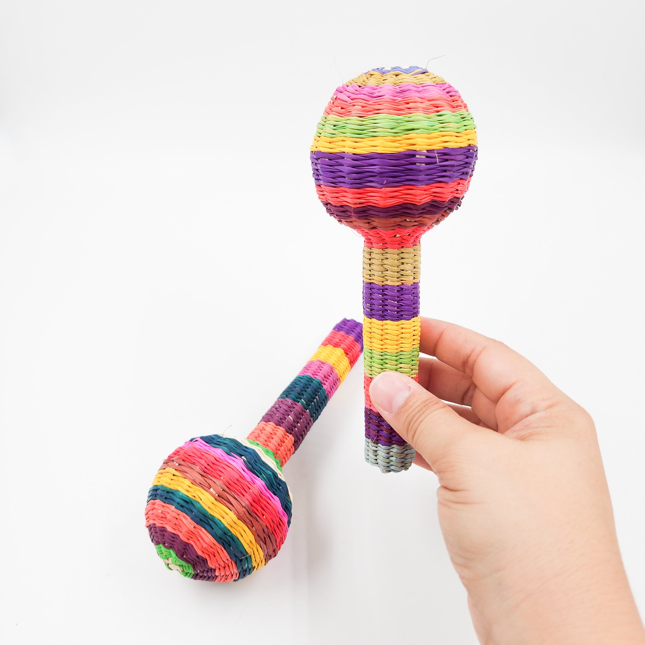 Sonaja artesanal de jipijapa de colores