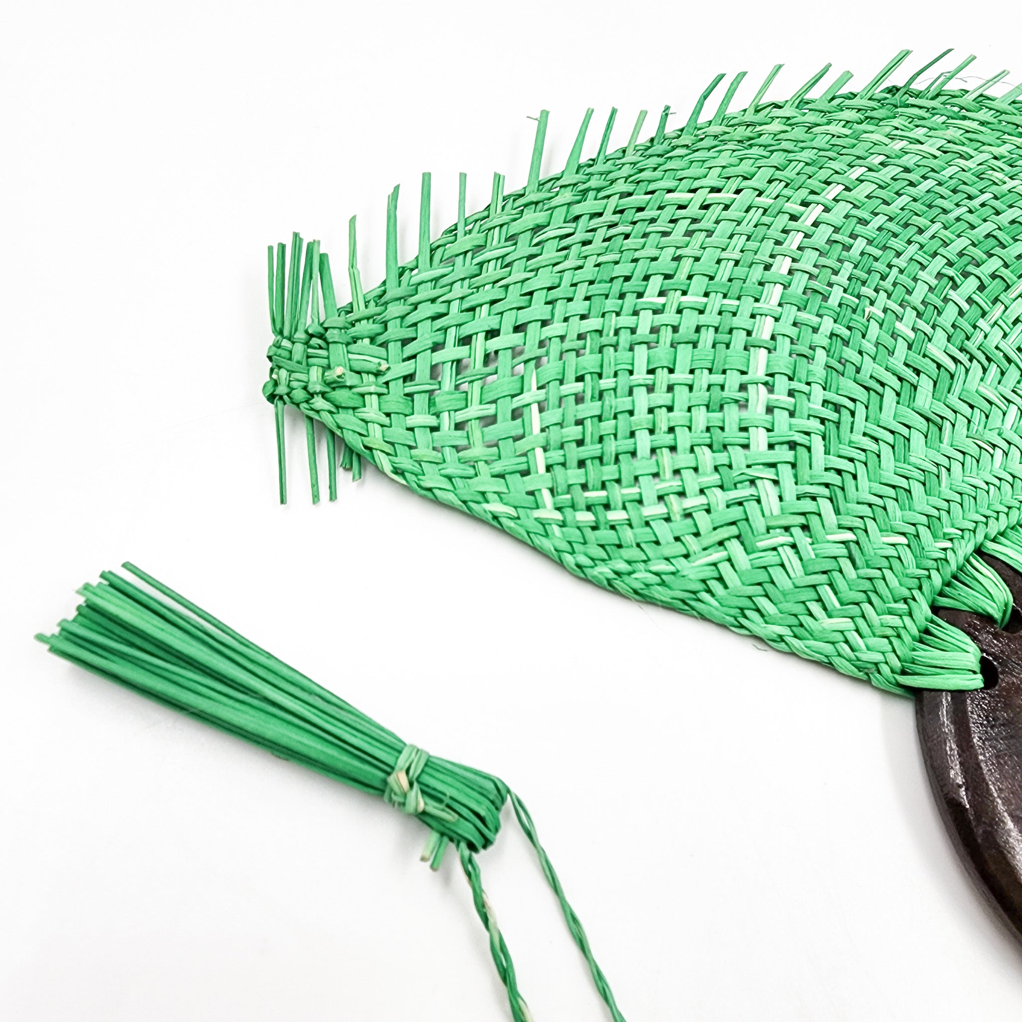 Abanico jipijapa chico con mango de madera de tzalam