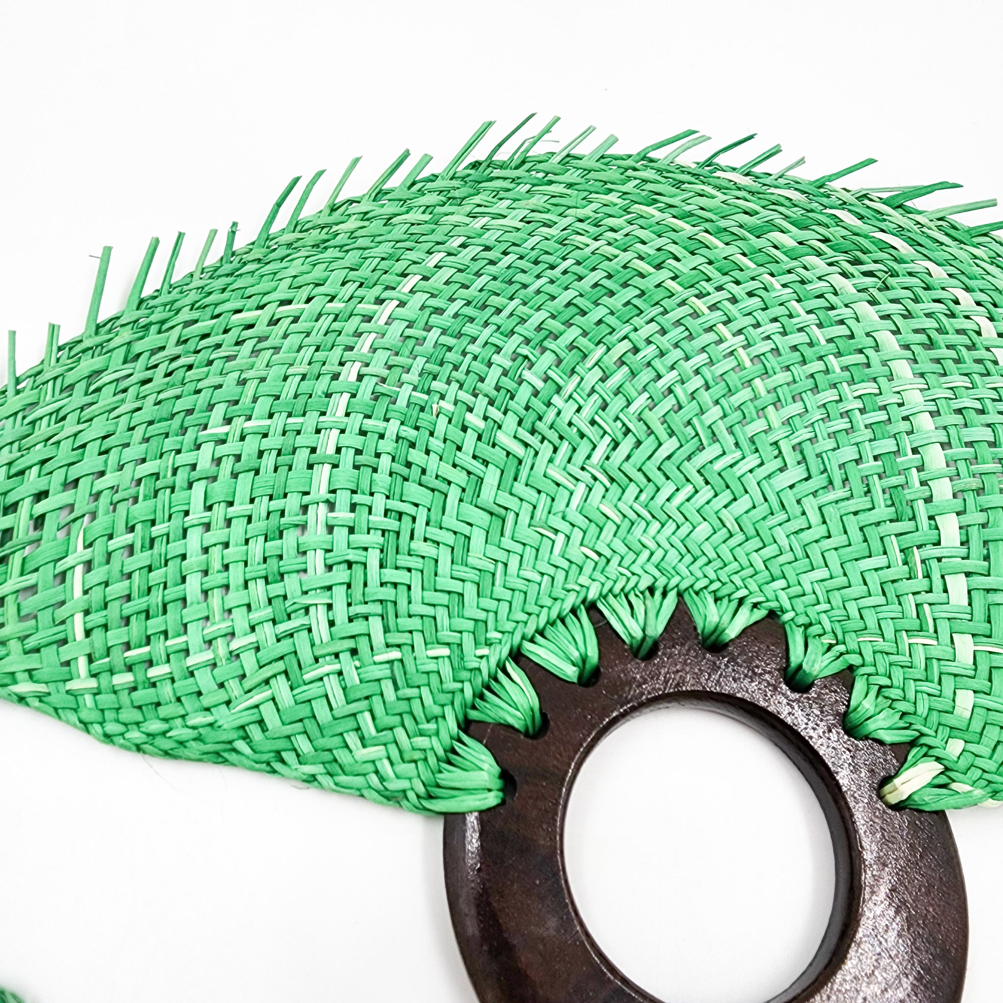 Abanico jipijapa chico con mango de madera de tzalam