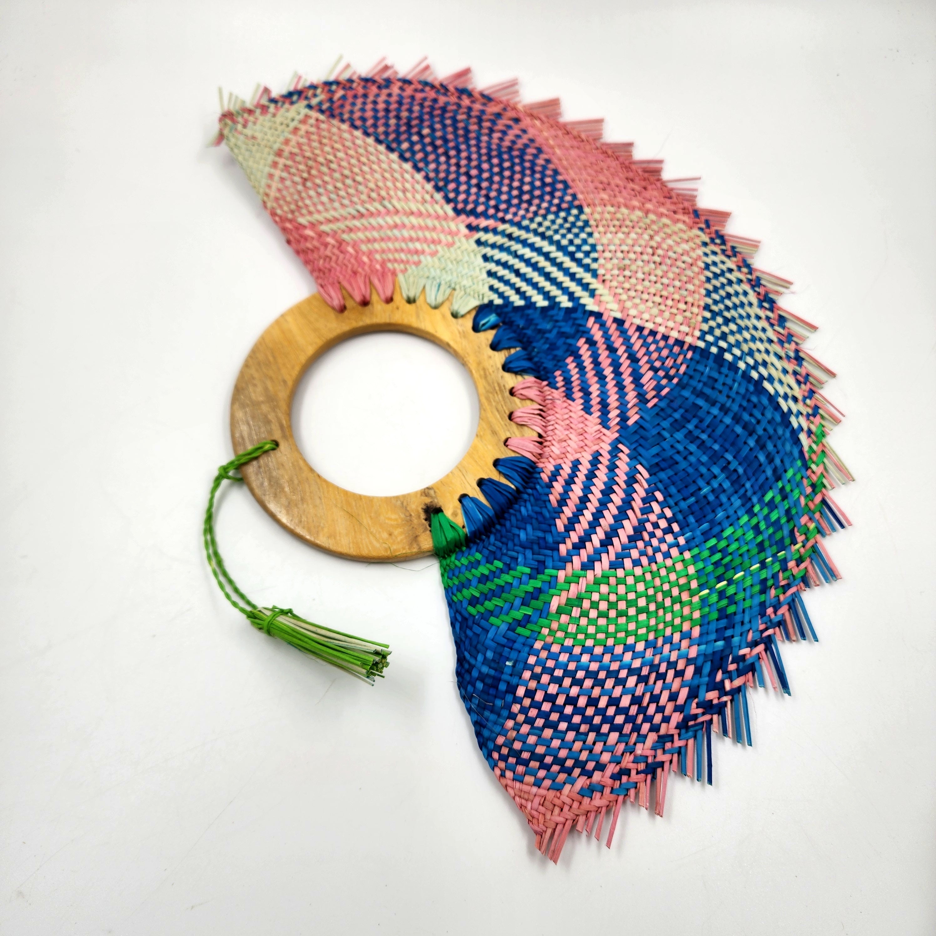 Abanico jipijapa grande colores con madera de tzalam