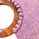 Abanico artesanal de jipijapa con tinte natural