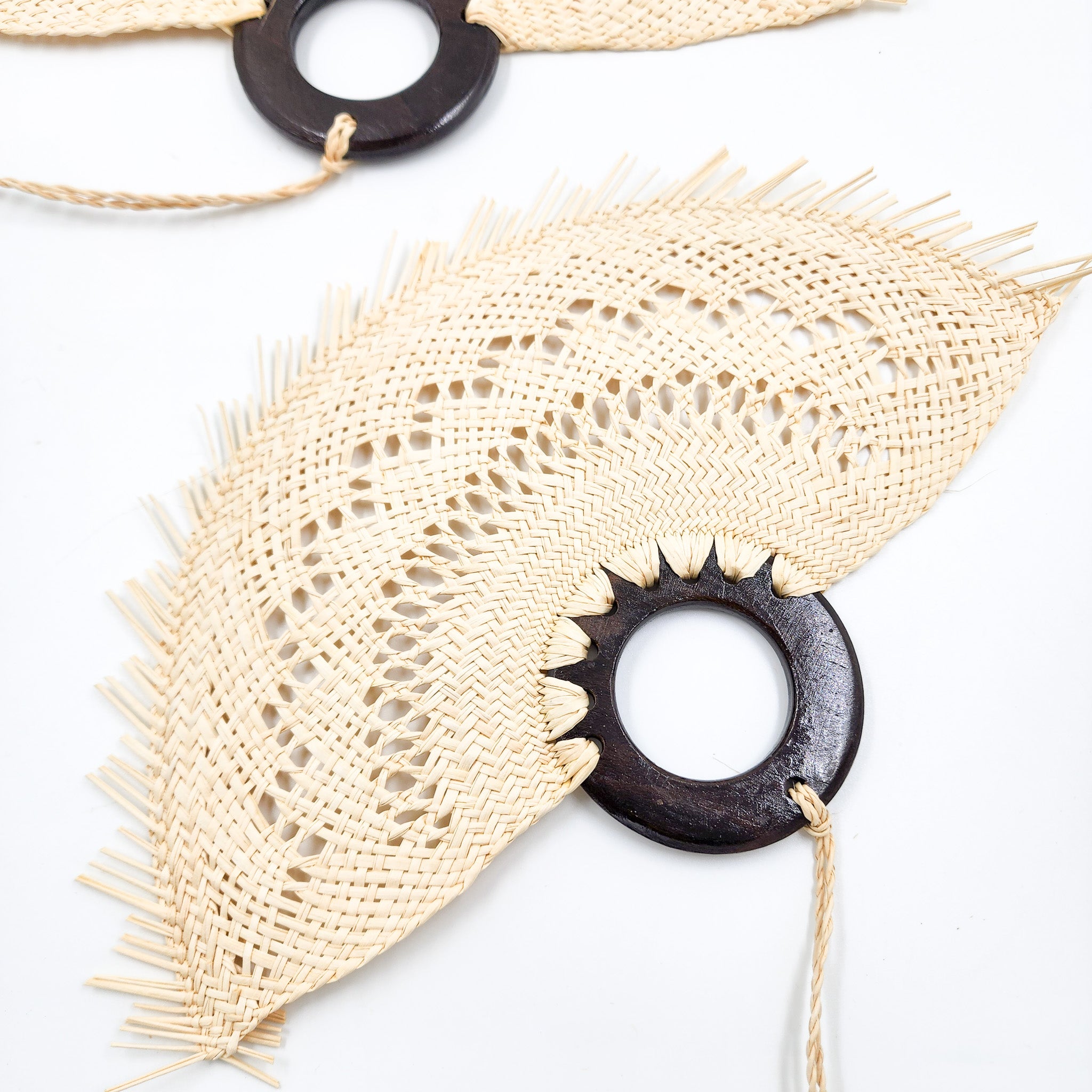 Abanico chico de jipijapa calado - color natural con madera de tzalam