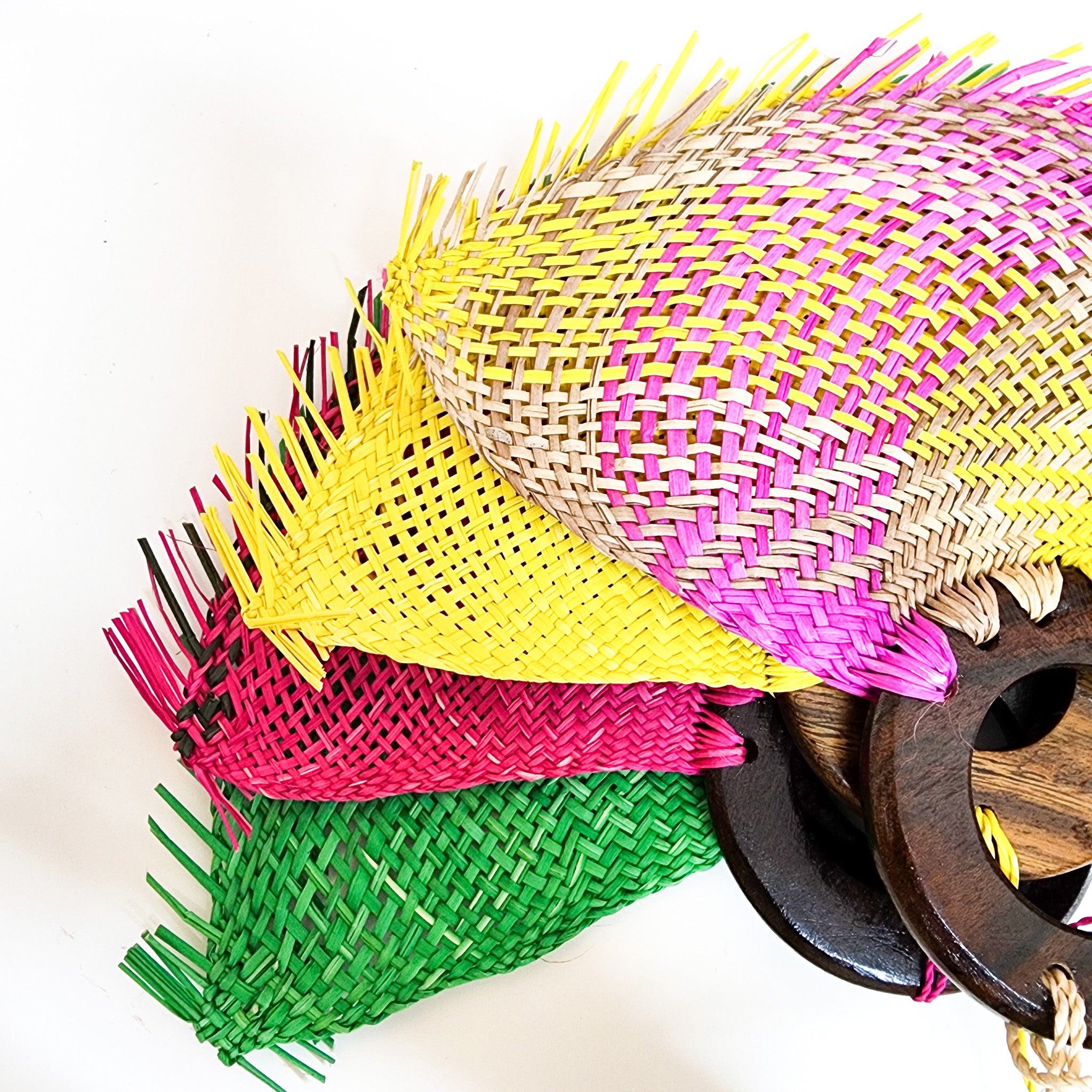 Abanico jipijapa chico con mango de madera de tzalam