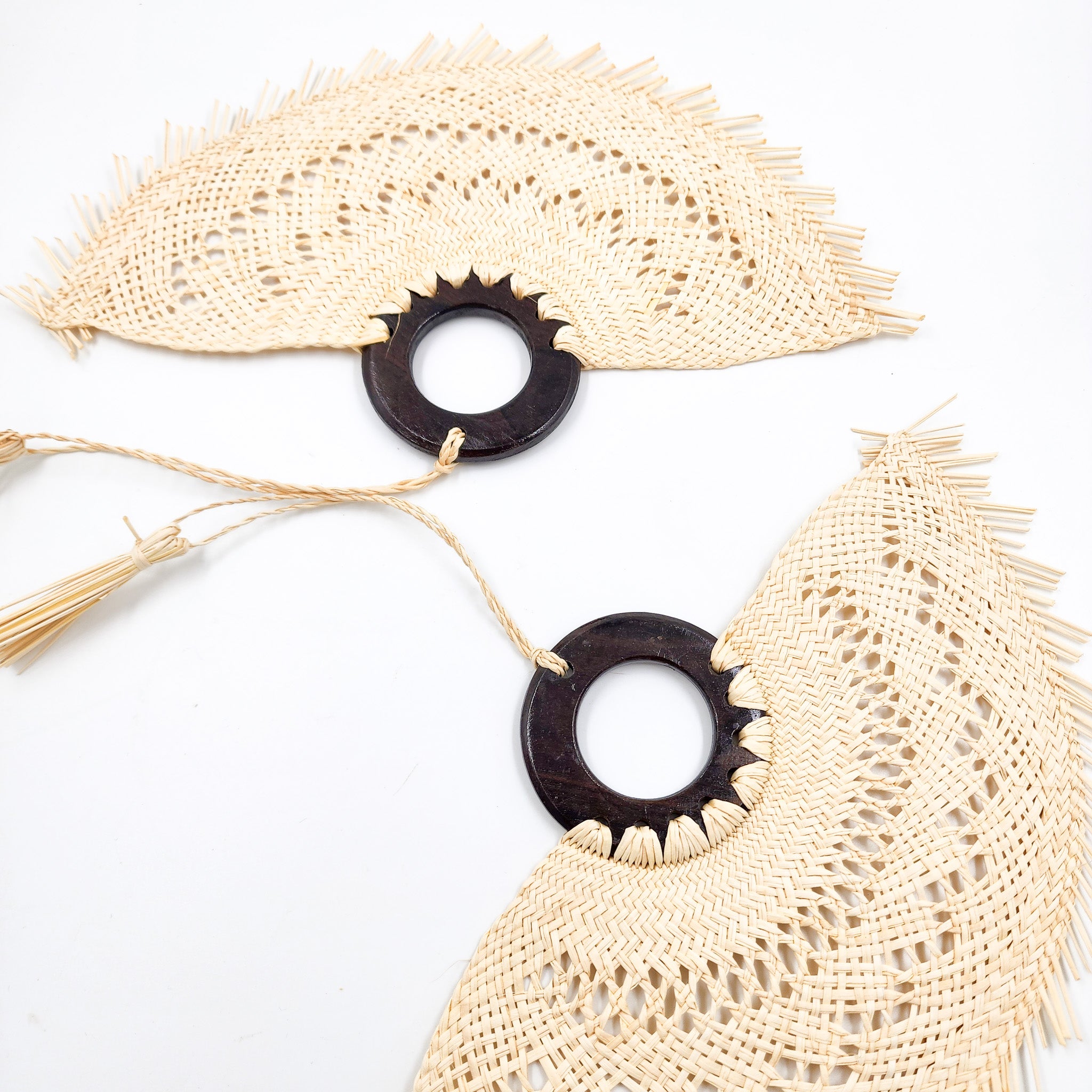 Abanico chico de jipijapa calado - color natural con madera de tzalam
