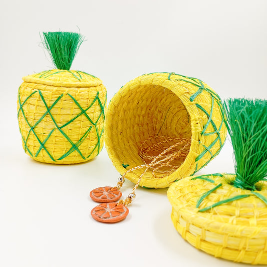 Alajero artesanal en forma de piña tejido en henequén