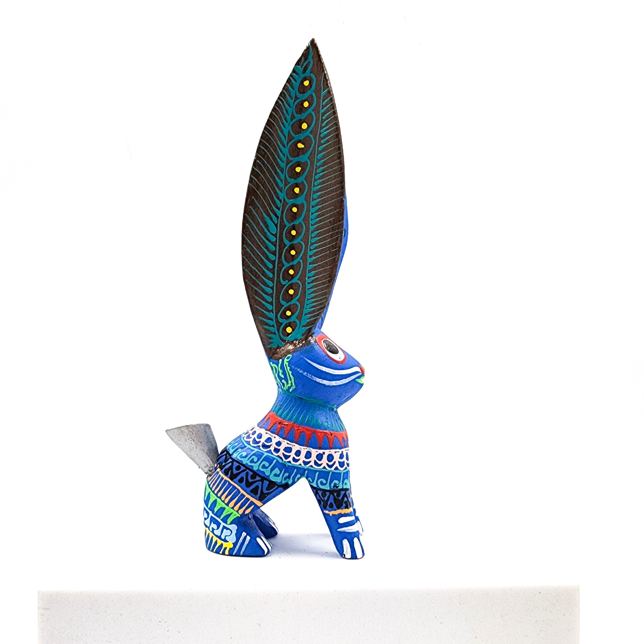 Conejo tallado en madera