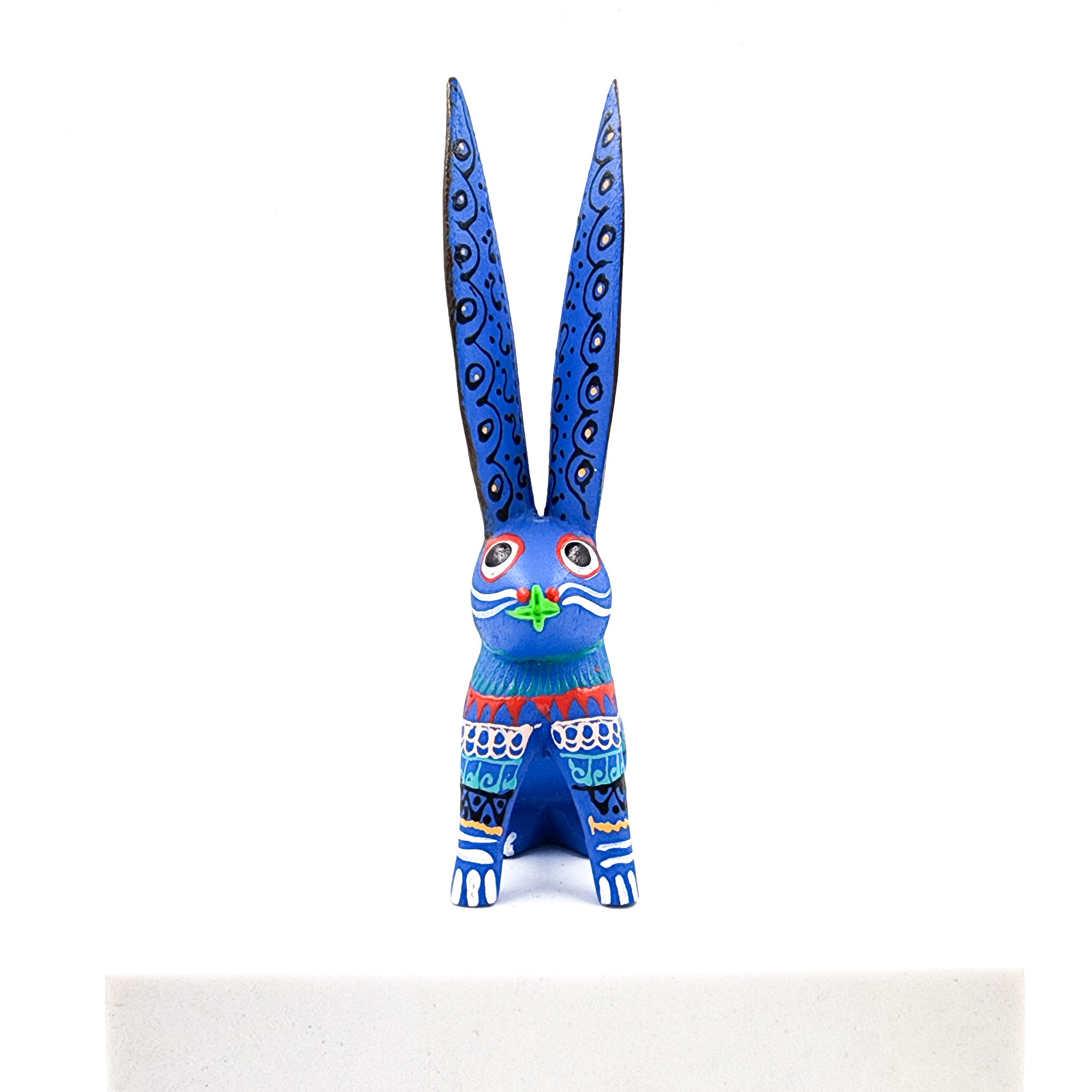 Conejo tallado en madera