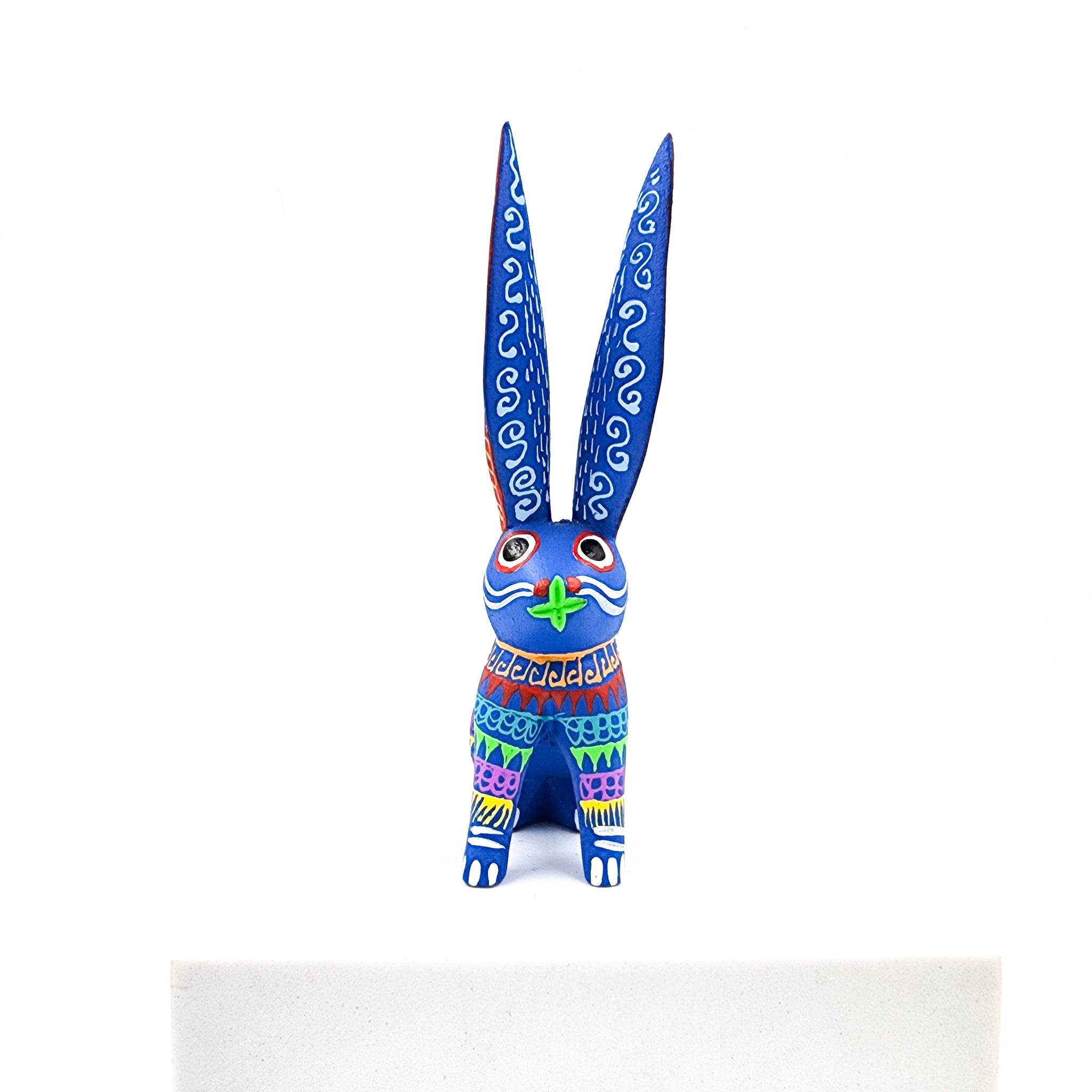 Conejo tallado en madera