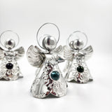 Angelitos de hojalata con canica de vidrio