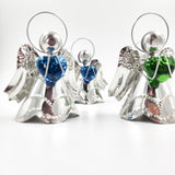 Angelitos de hojalata con corazón de vidrio soplado