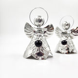 Angelitos de hojalata con canica de vidrio