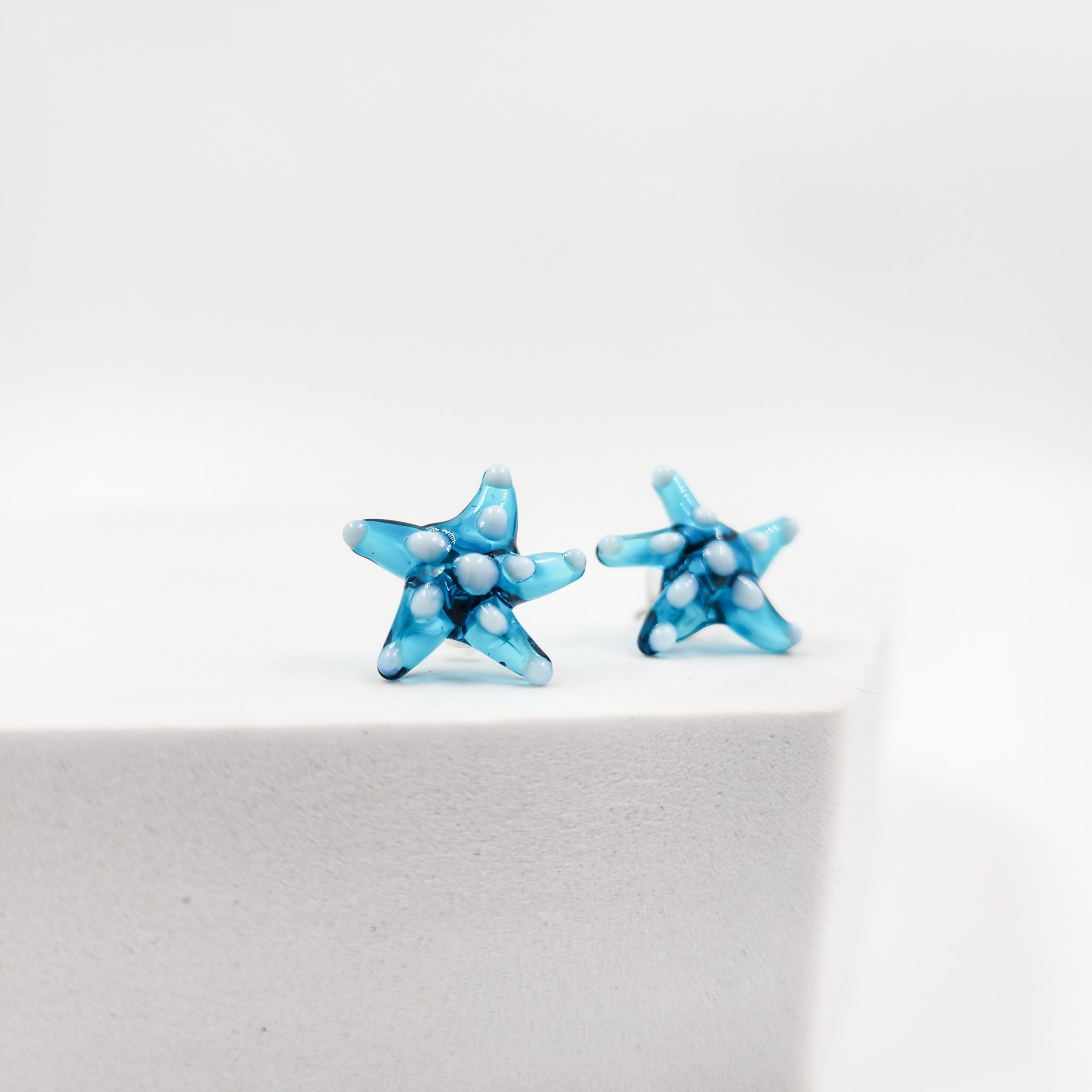 Aretes artesanales de vidrio soplado – diseños inspirados en la naturaleza