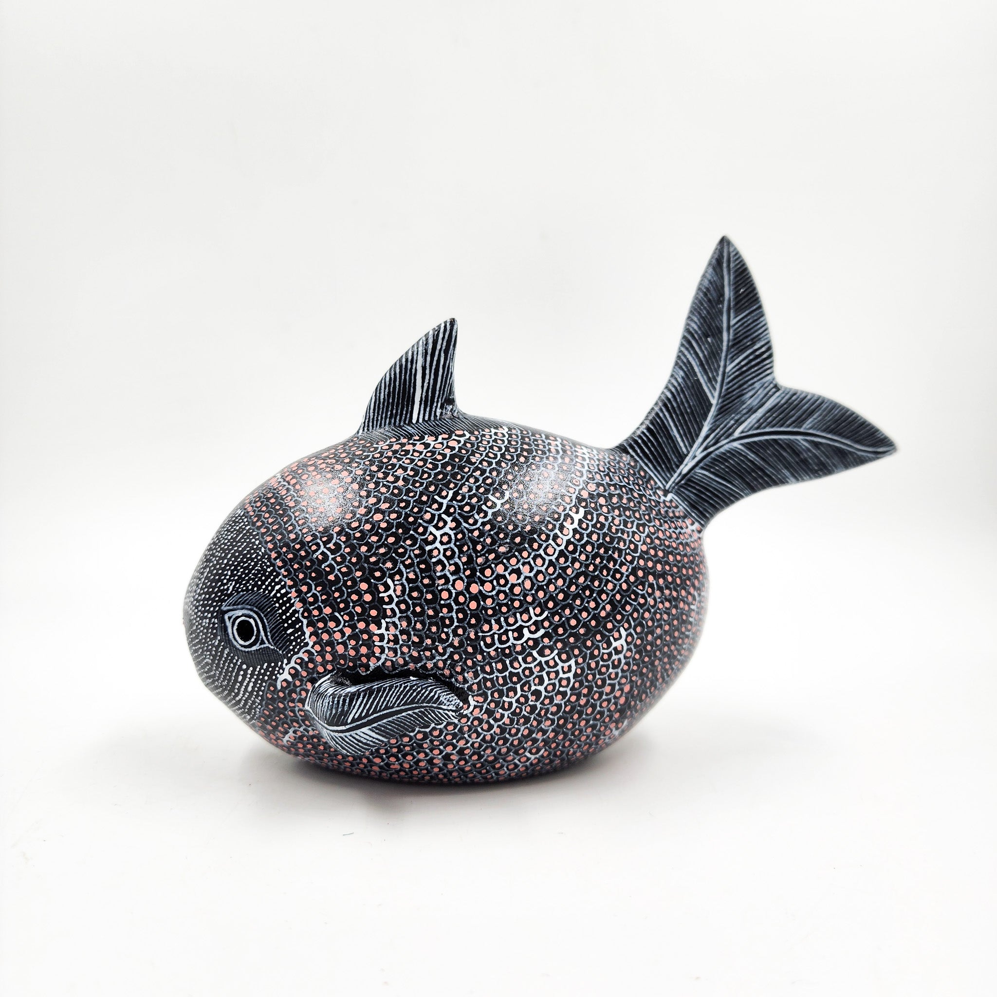 Ballena de barro artesanal