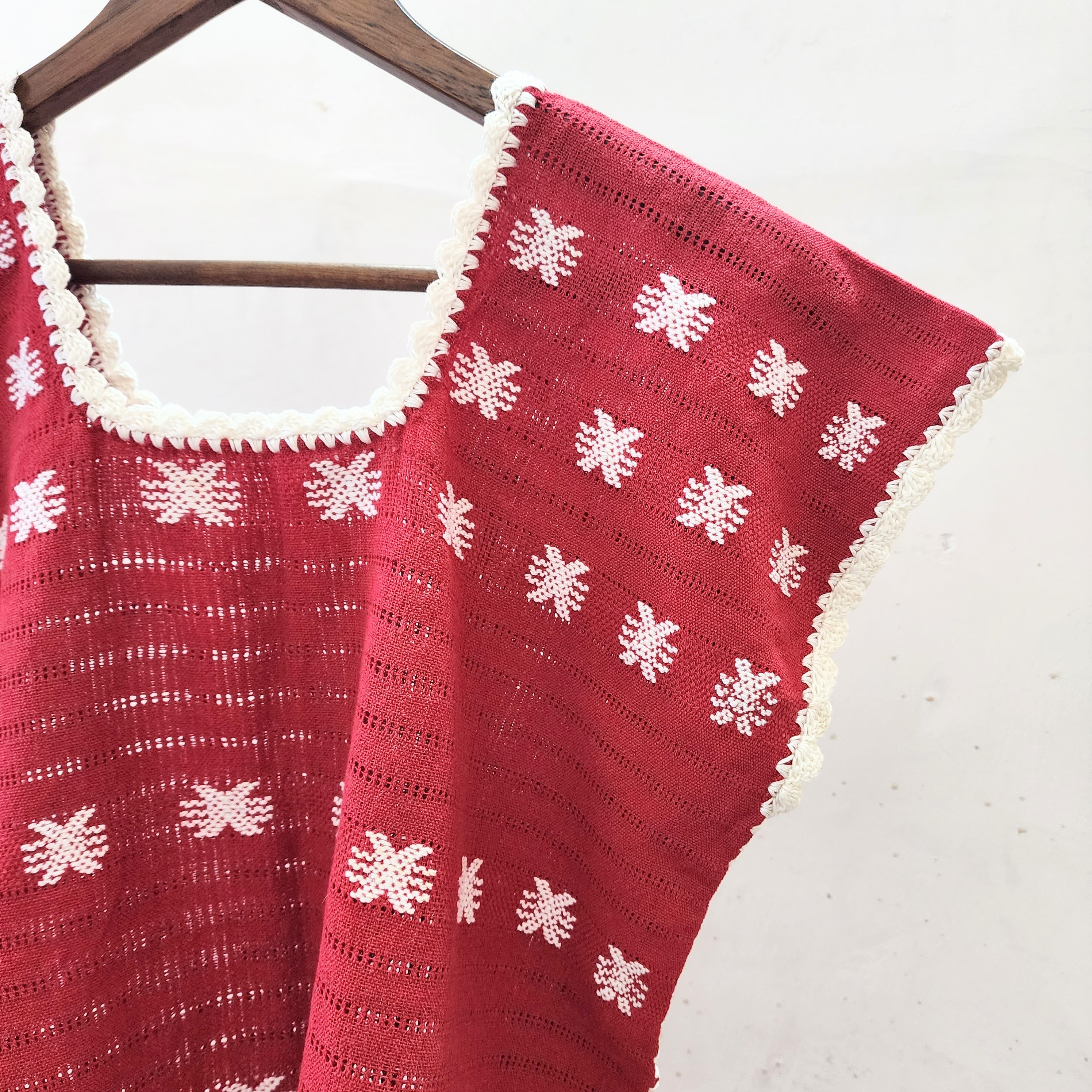 Blusa roja calada artesanal – Tejida en telar de cintura en Oaxaca