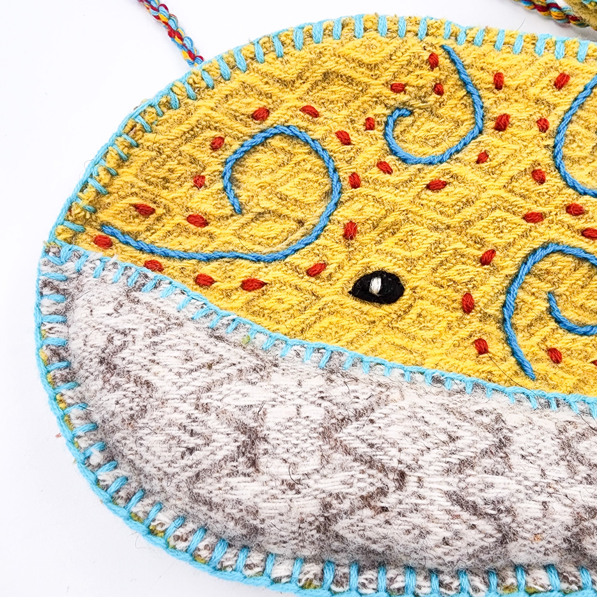 Bolsa artesanal de lana “Ballena”