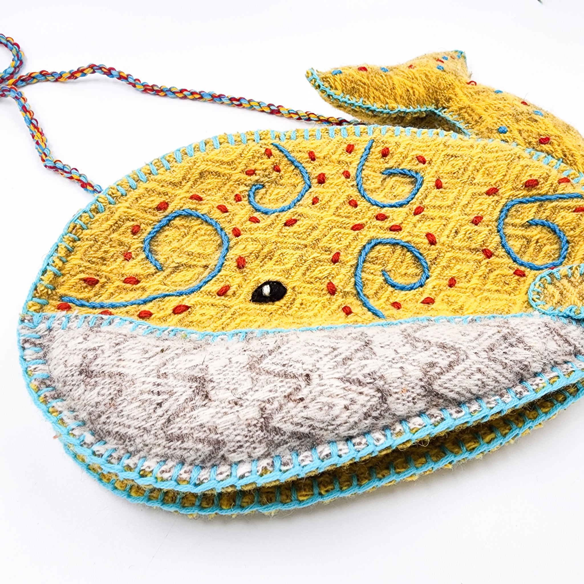 Bolsa artesanal de lana “Ballena”