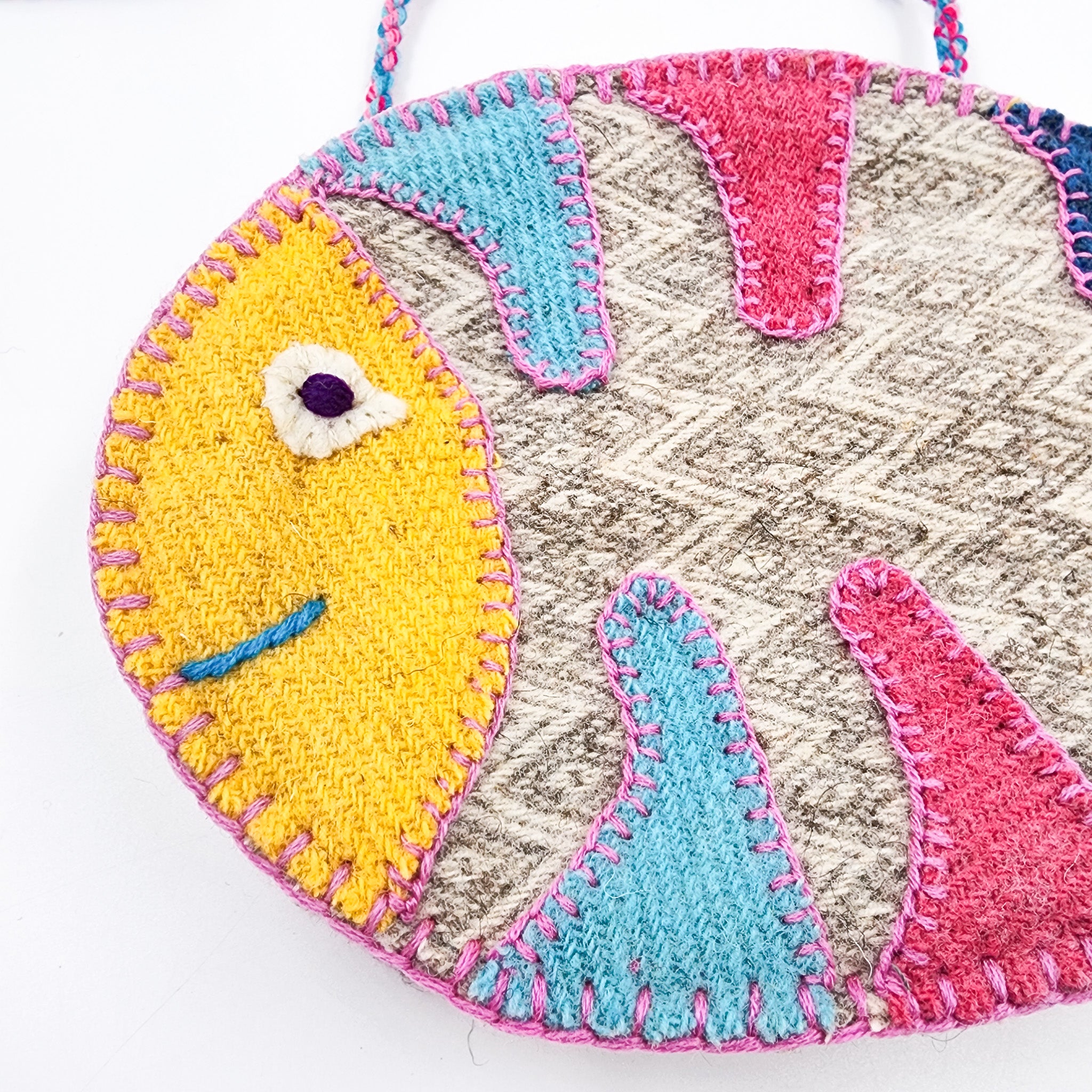 Bolsa artesanal de lana “Pez”