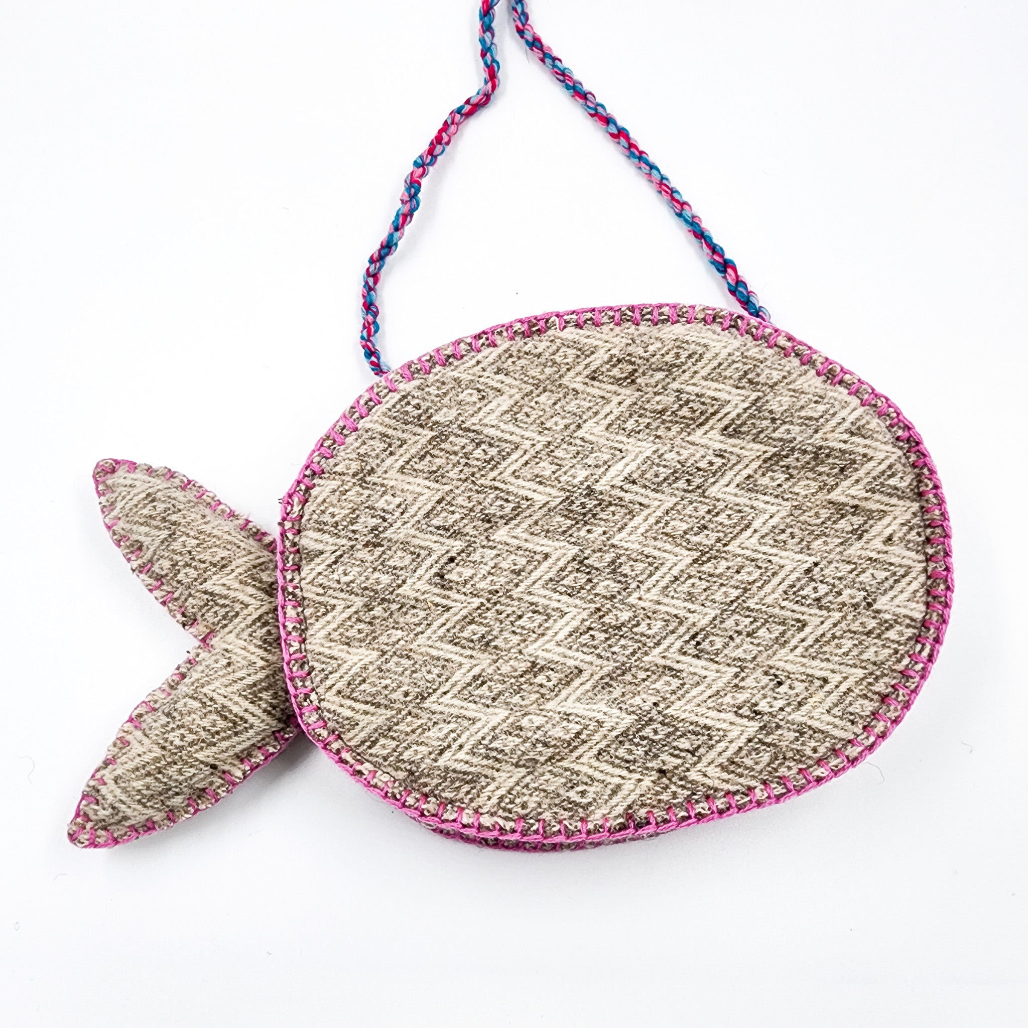 Bolsa artesanal de lana “Pez”