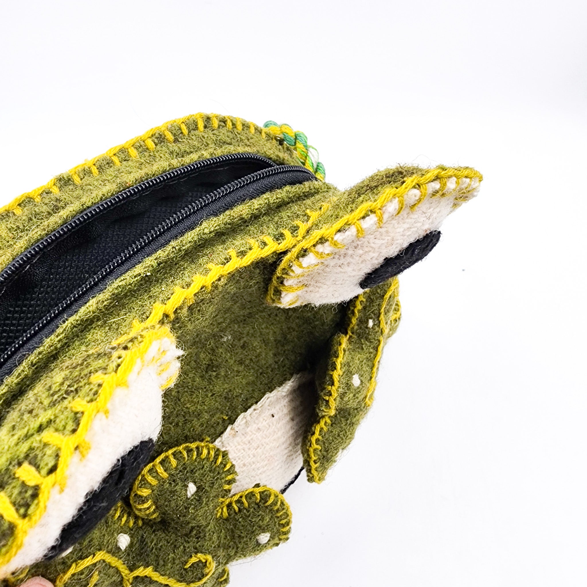 Bolsa artesanal de lana “Rana”