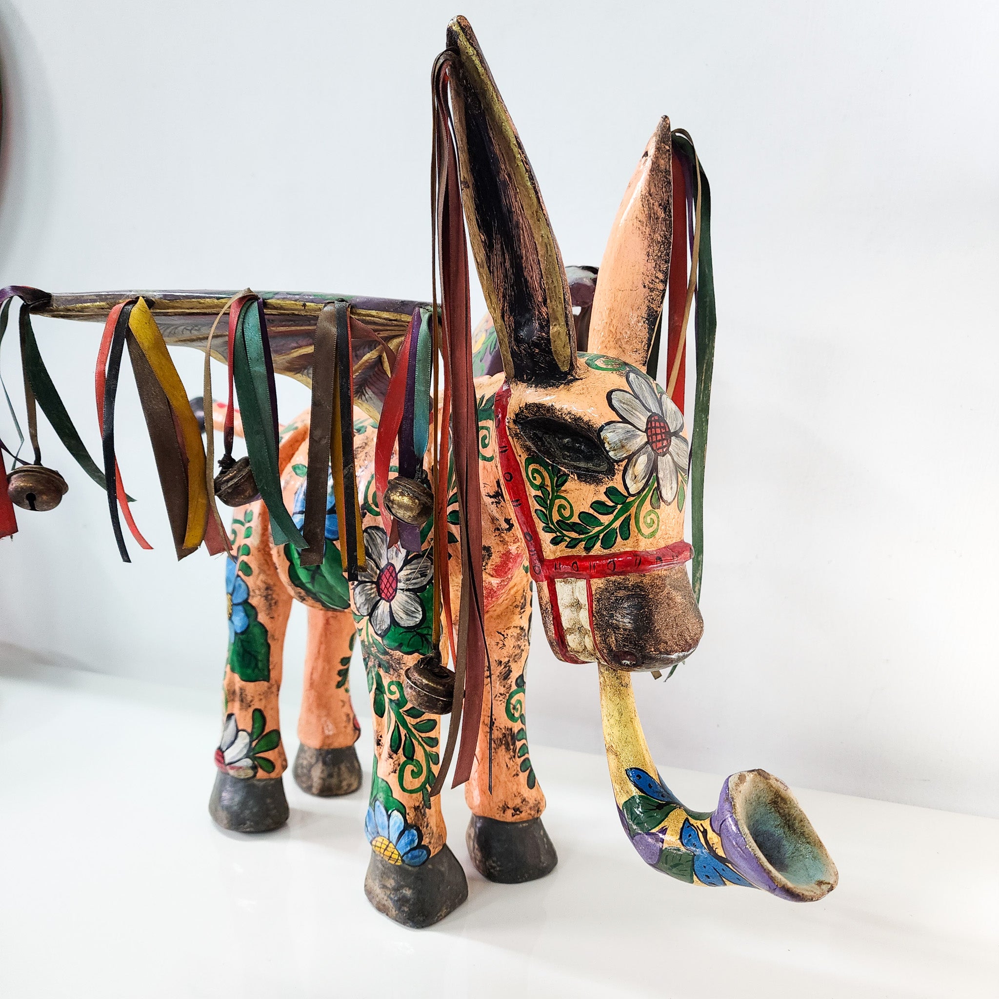 Burrito con alas de madera