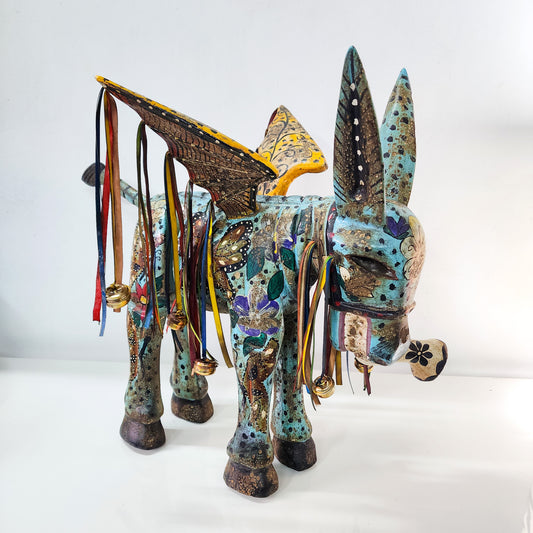 Burrito con alas de madera