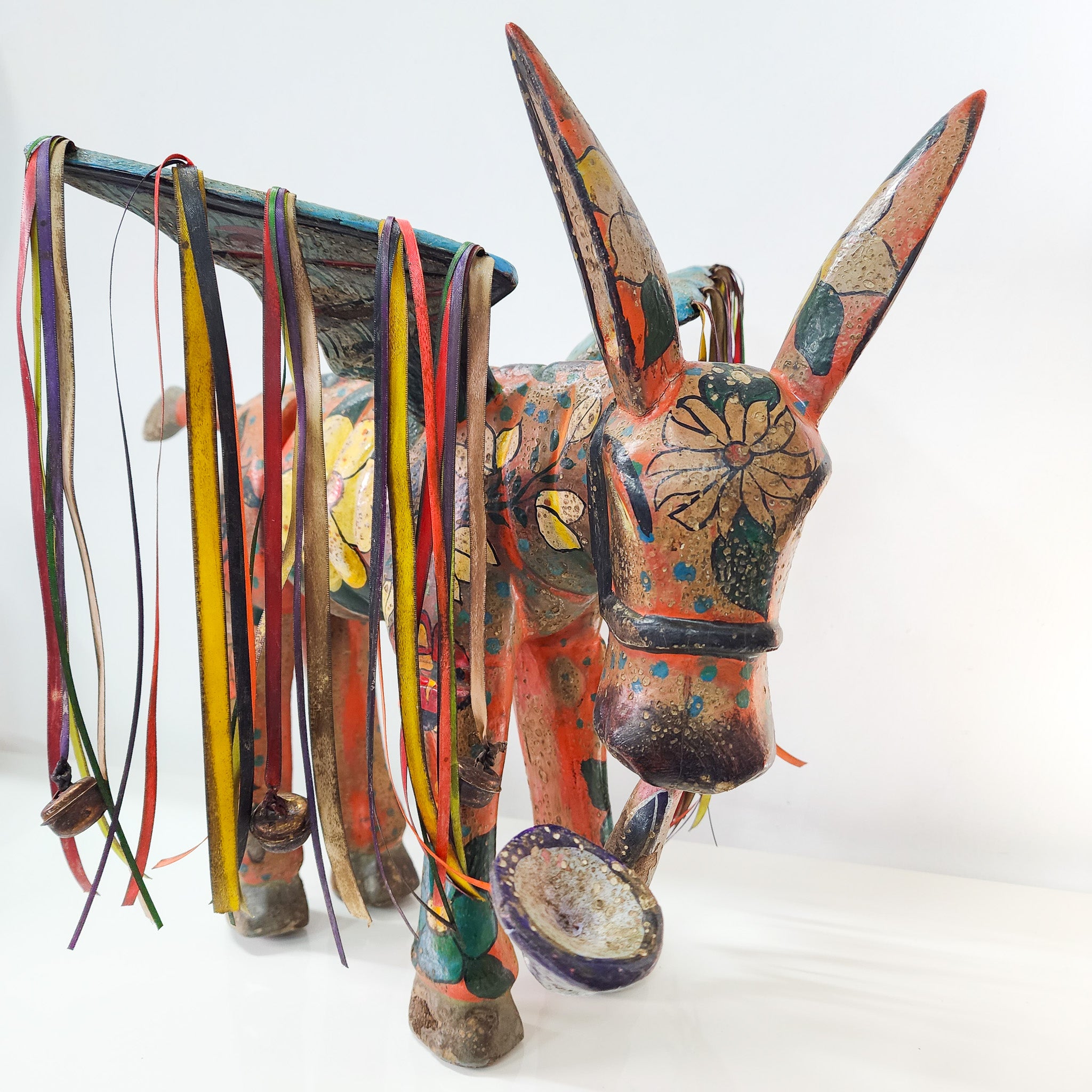 Burrito con alas de madera