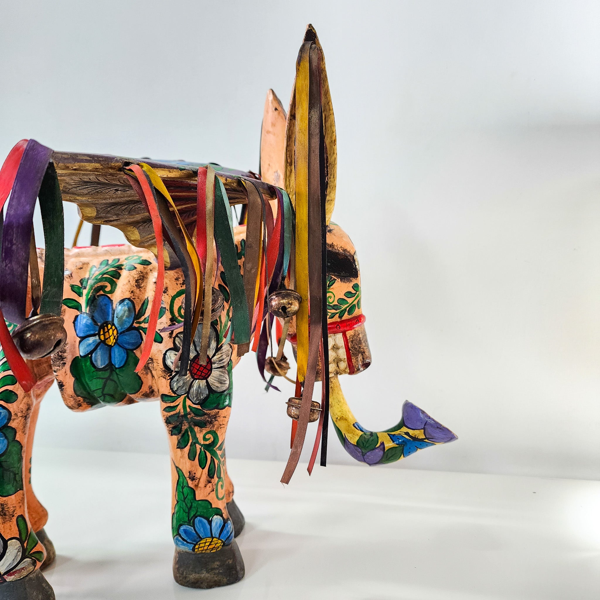 Burrito con alas de madera