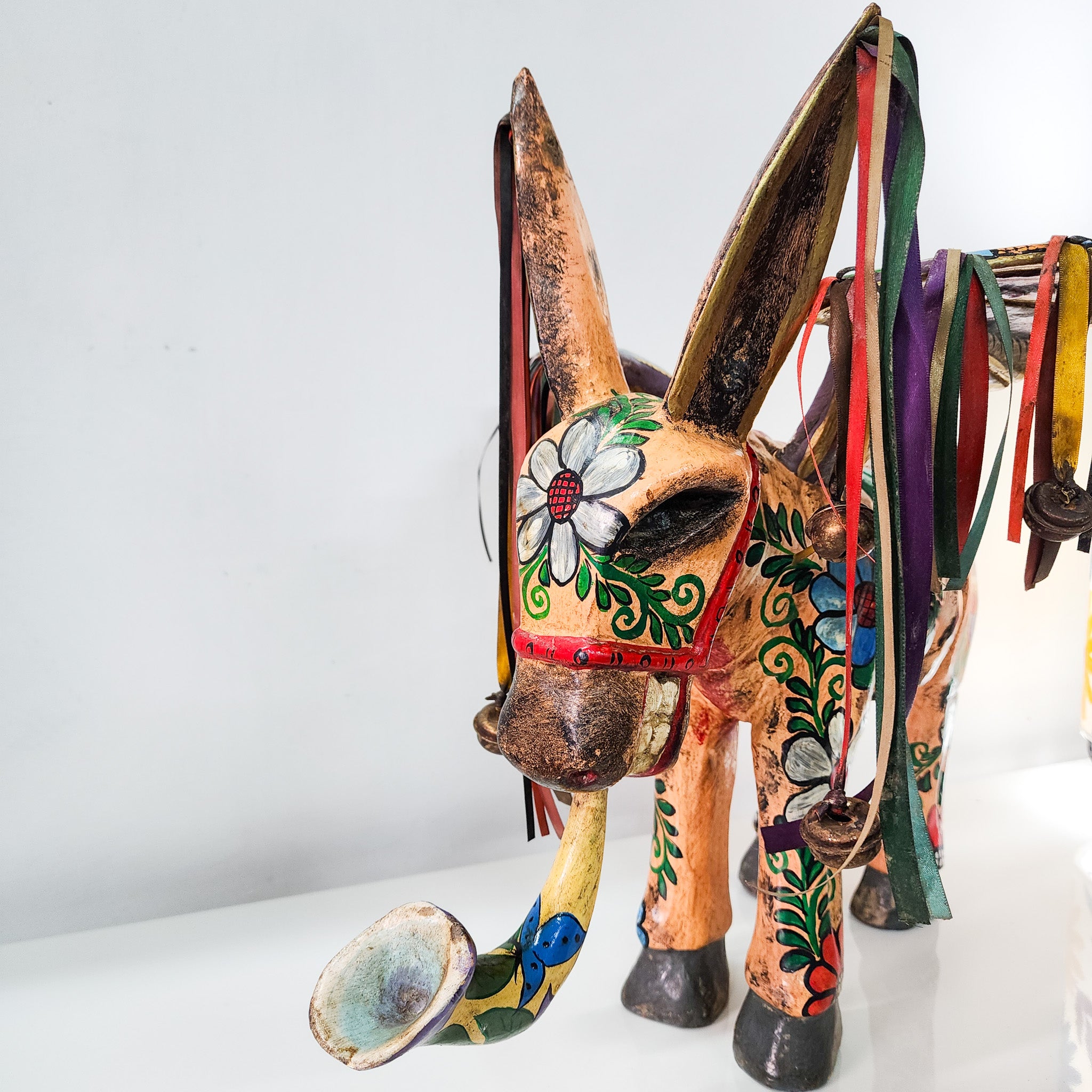 Burrito con alas de madera