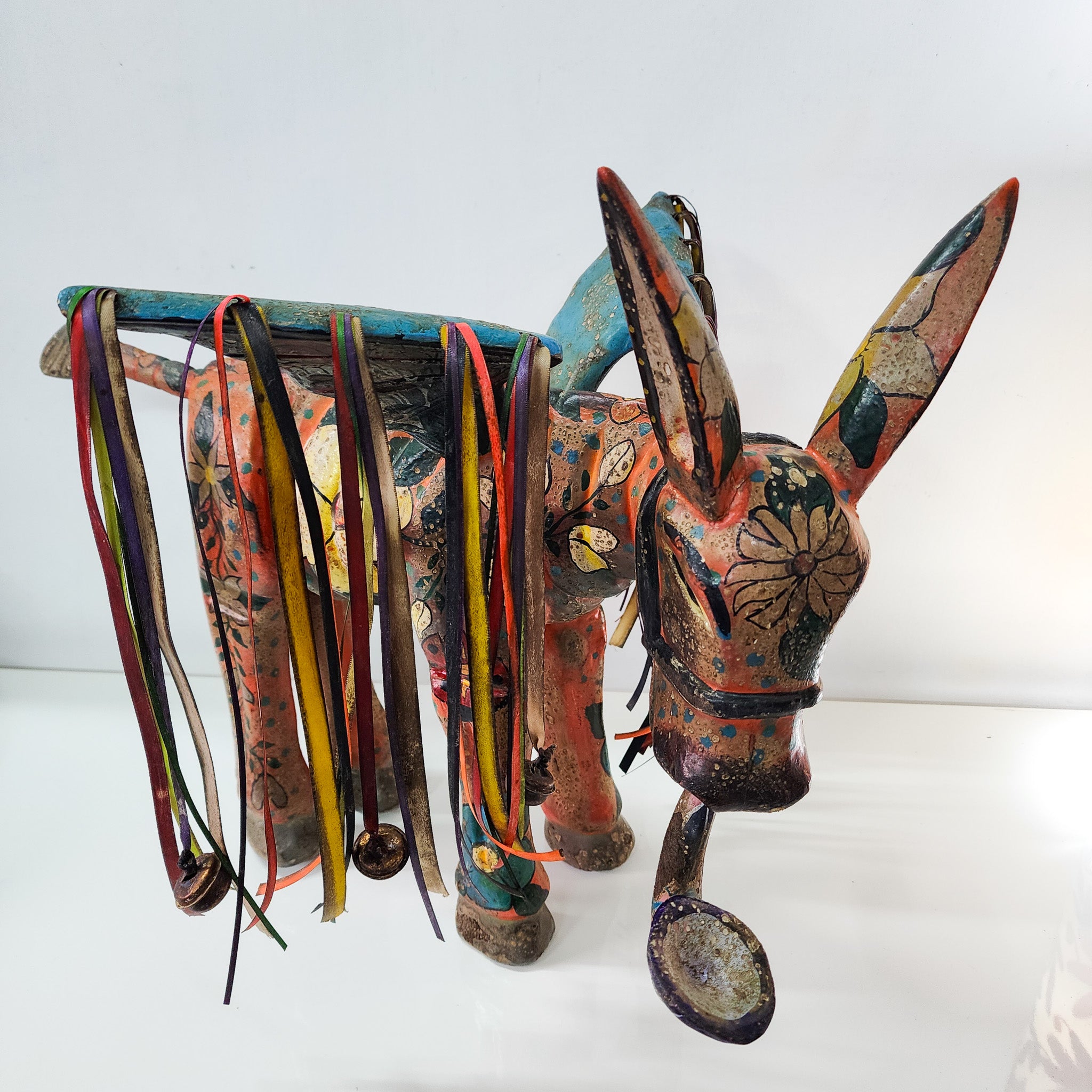 Burrito con alas de madera