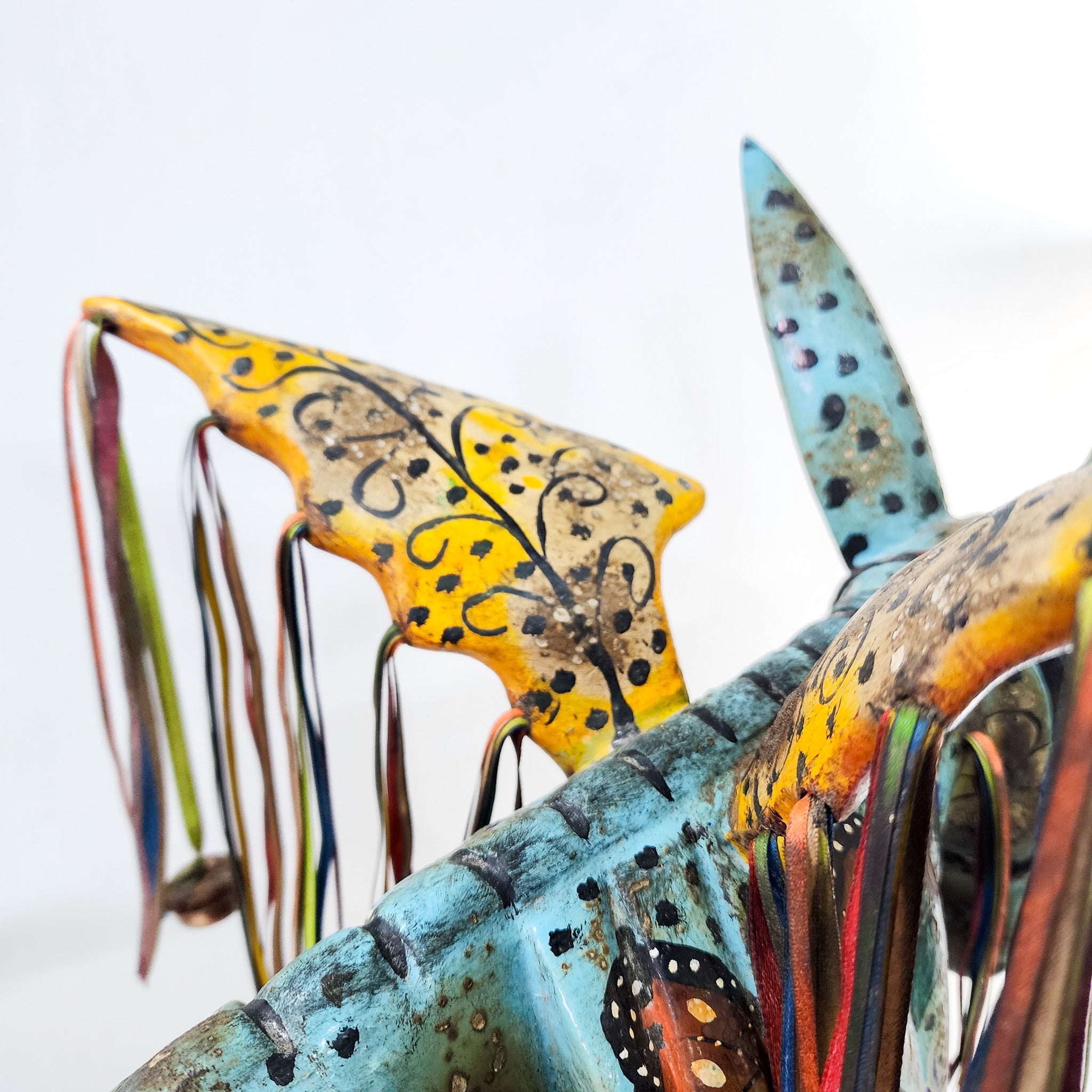 Burrito con alas de madera