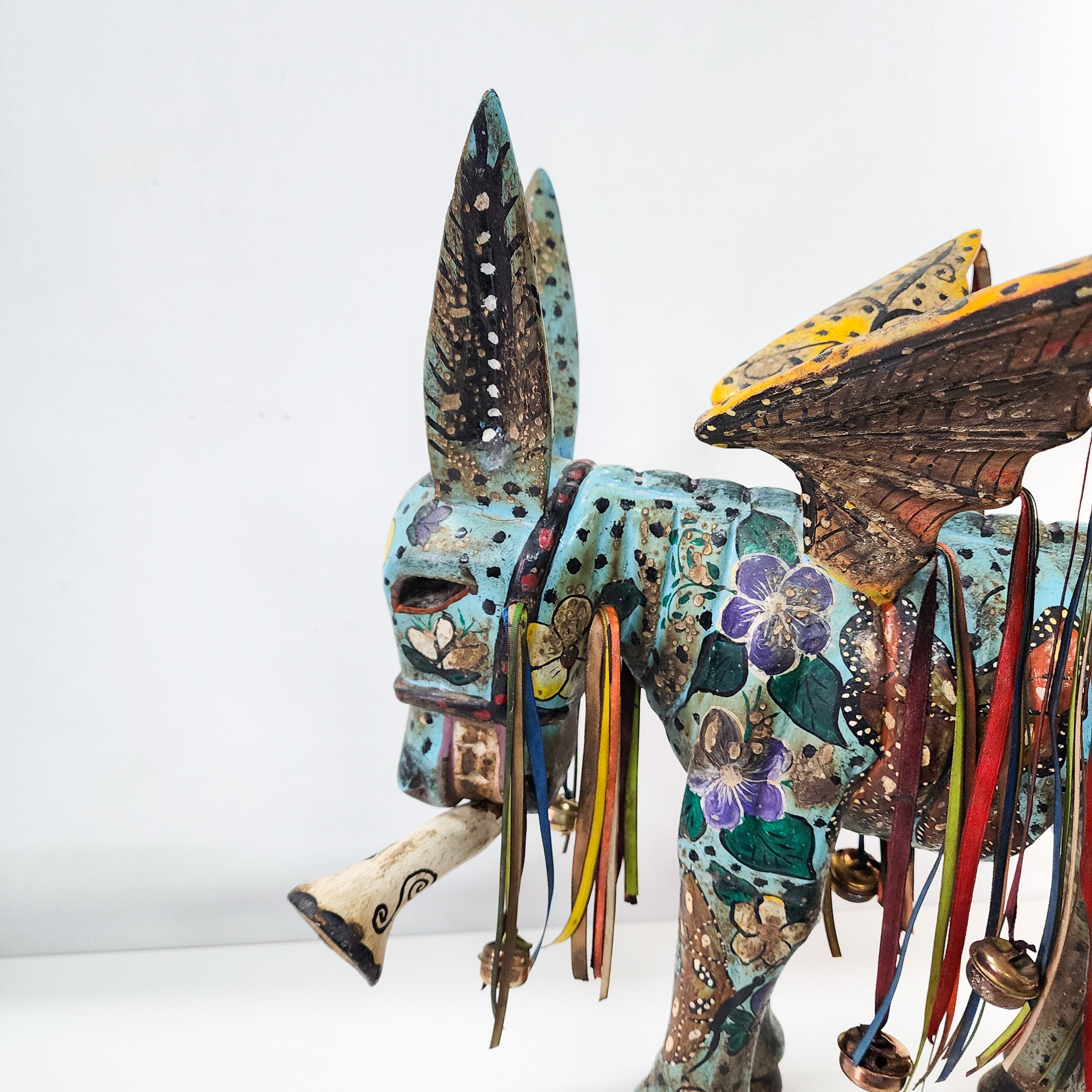 Burrito con alas de madera