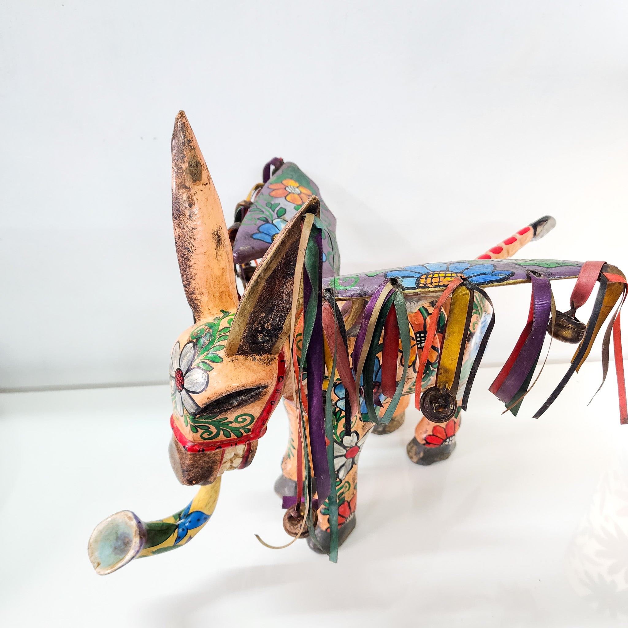 Burrito con alas de madera